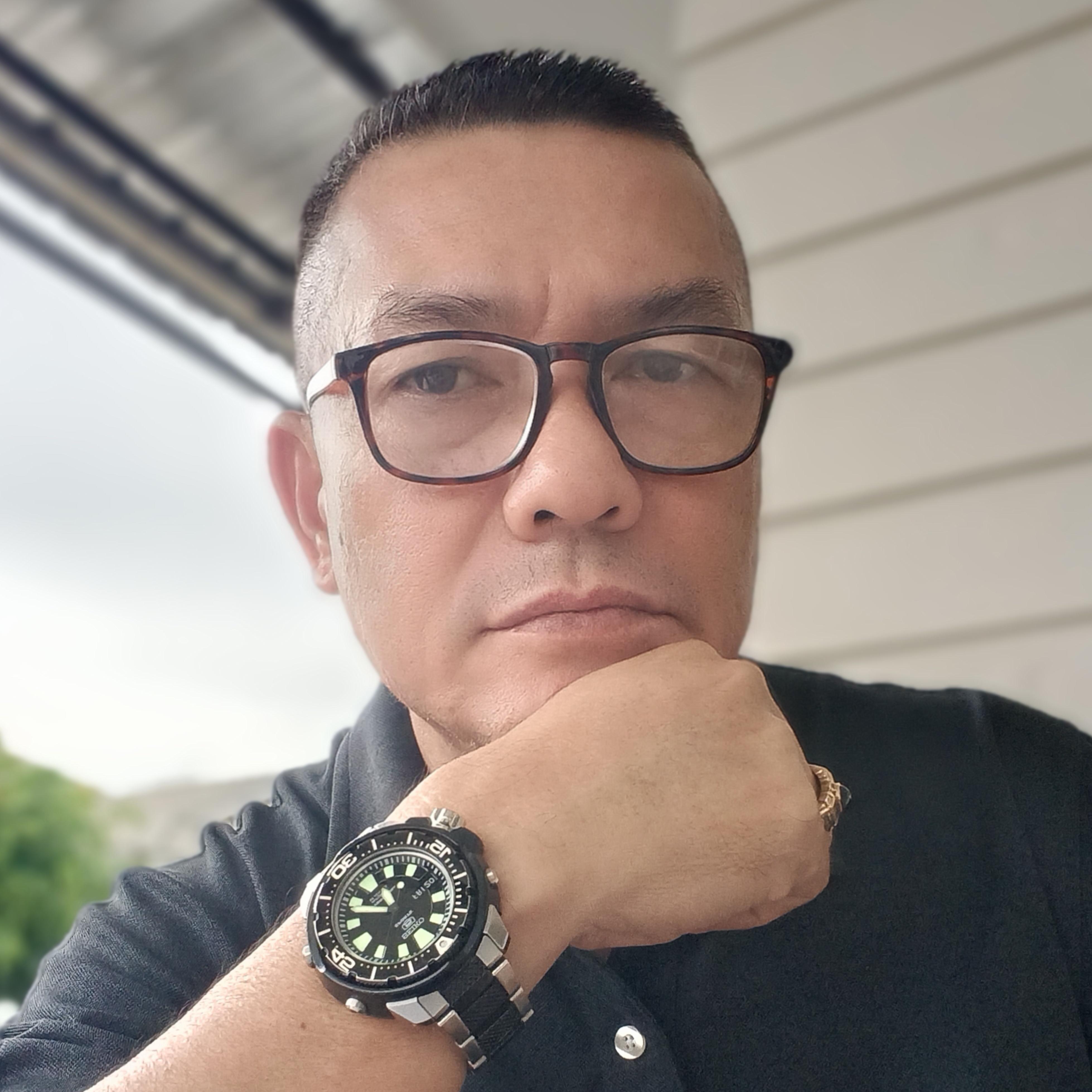 รุ่งรุจ สโรบล