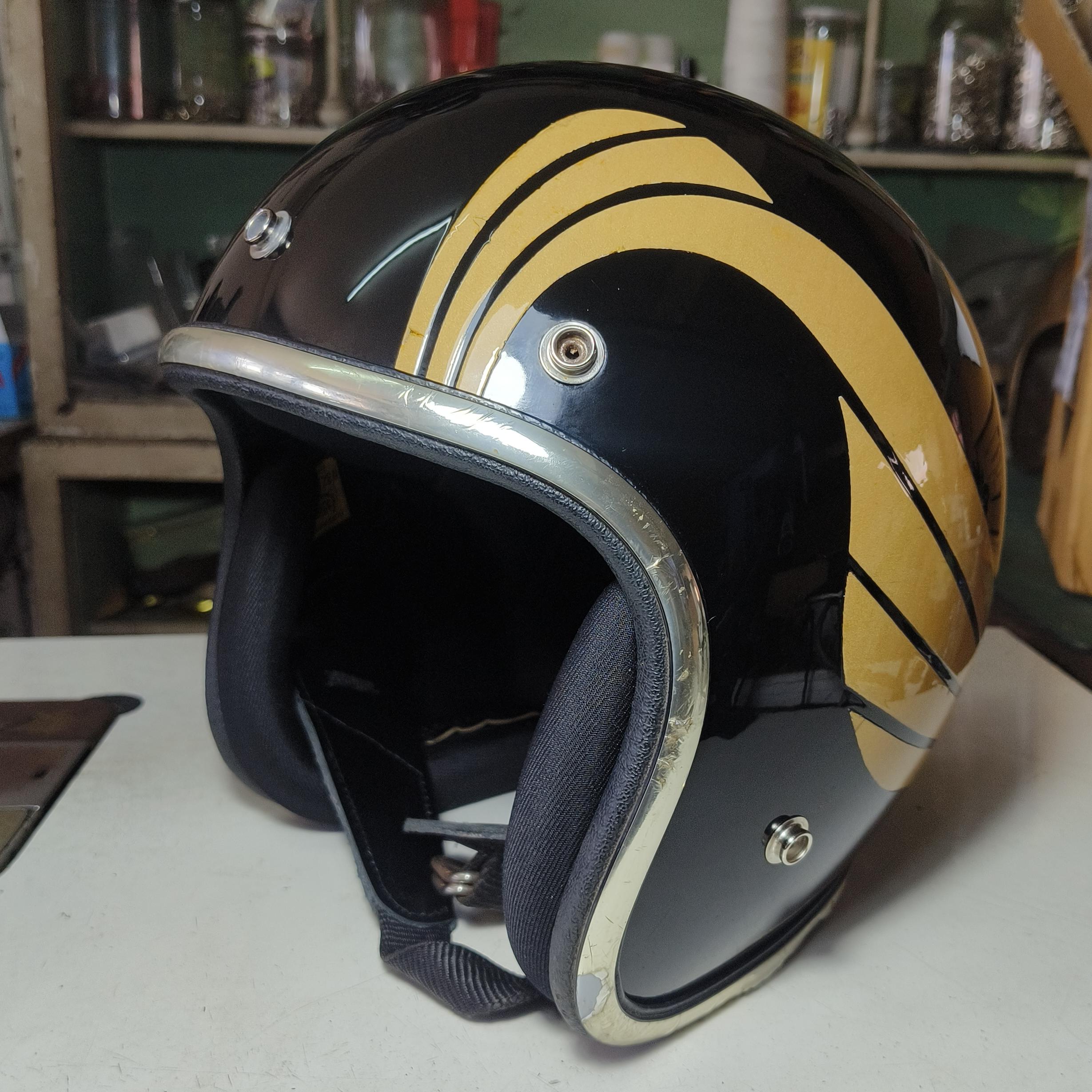 Vintage_Helmet_Thailand_Group