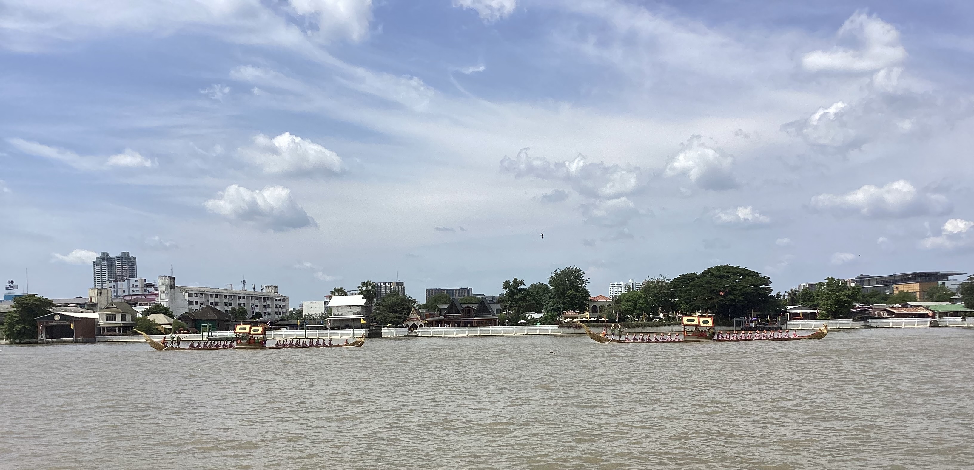 พระราชพิธีเห่เรือผ้าพระกฐิน